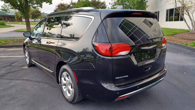 2017 Chrysler Pacifica Touring-L Plus