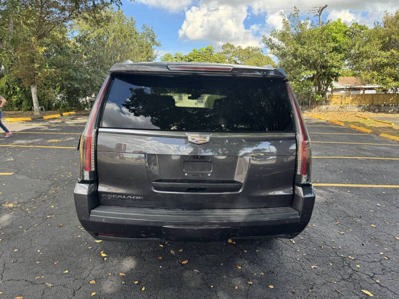 2017 Cadillac Escalade ESV Luxury