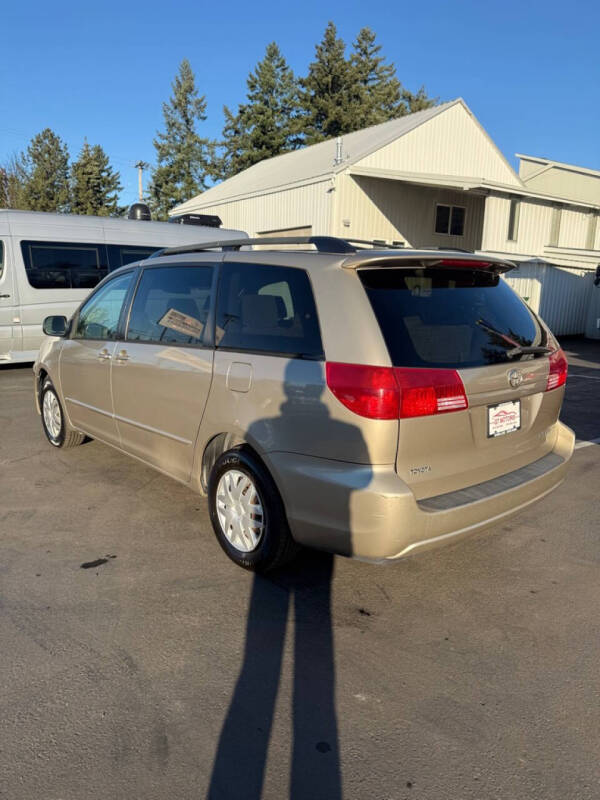 2004 Toyota Sienna CE 7 Passenger