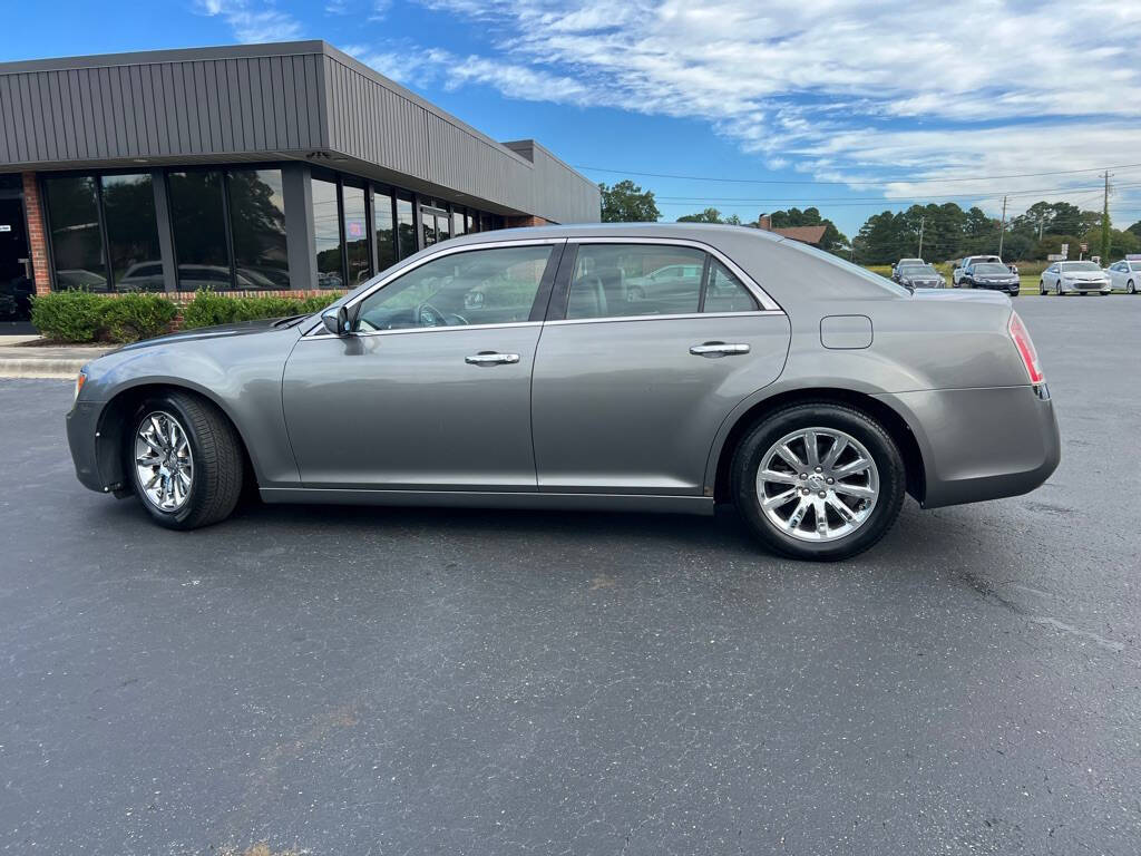 2012 Chrysler 300 Limited photo 13