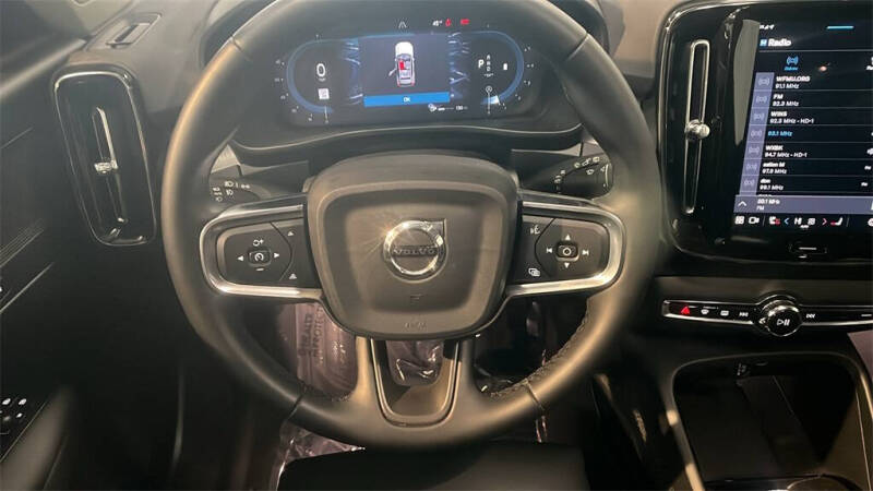2025 Volvo XC40 B5 Plus Bright Theme