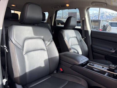 2025 Nissan Pathfinder SL