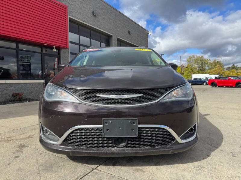 2017 Chrysler Pacifica Touring-L Plus