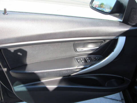 2017 BMW 3 Series 320i xDrive