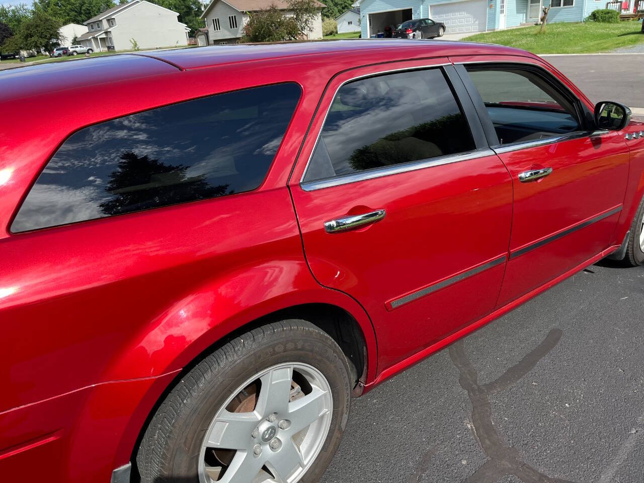 2005 Dodge Magnum 31