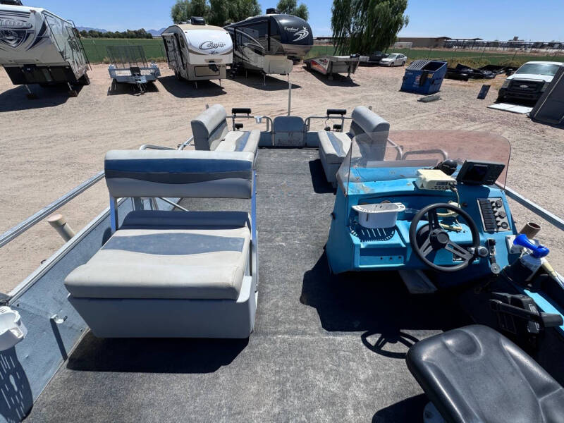 1989 Lowe Boats Pontoon 19