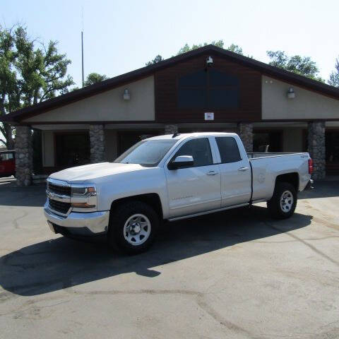 Used 2018 Chevrolet Silverado 1500 LT with VIN 1GCVKREC1JZ225838 for sale in Sheridan, WY