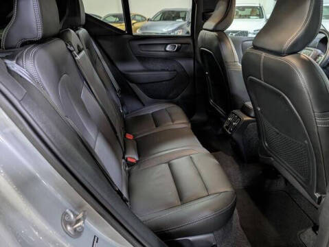 2025 Volvo XC40 B5 Plus Dark Theme