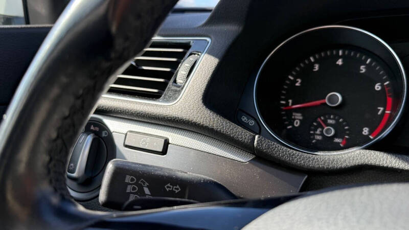 2017 Volkswagen Passat 1.8T R-Line