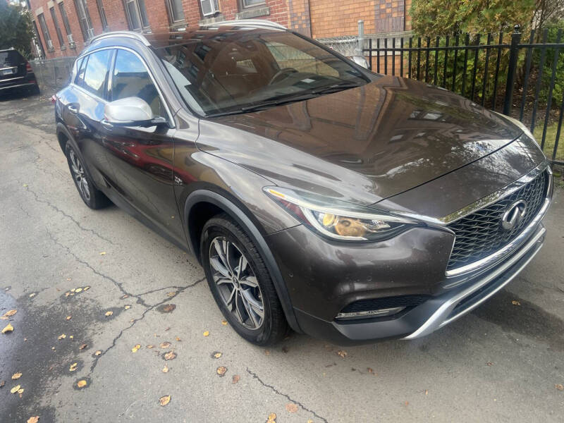 2017 Infiniti QX30 Premium