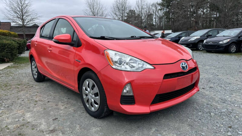 2013 Toyota Prius c Four photo 4