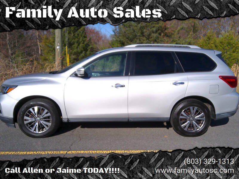 2017 Nissan Pathfinder SV's photo