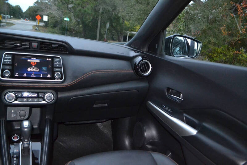 2020 Nissan Kicks SR