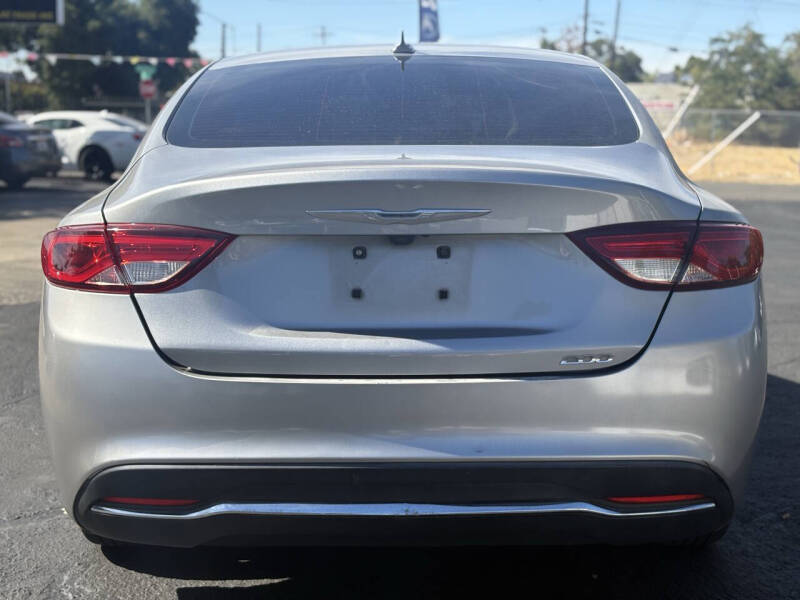 2015 Chrysler 200 Limited