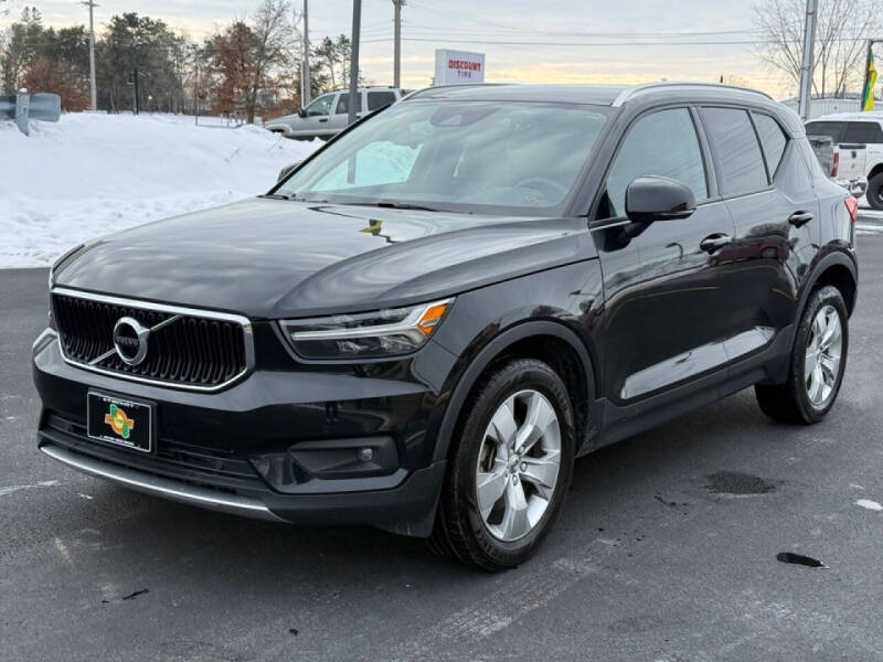 2022 Volvo XC40 T5 Momentum