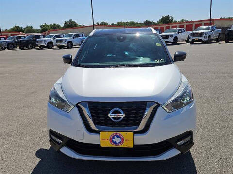 2020 Nissan Kicks SR