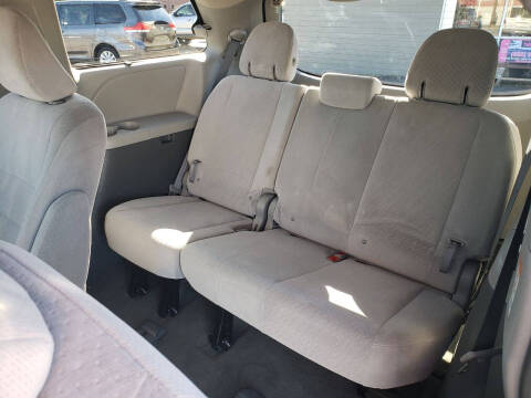 2015 Toyota Sienna LE 7-Passenger