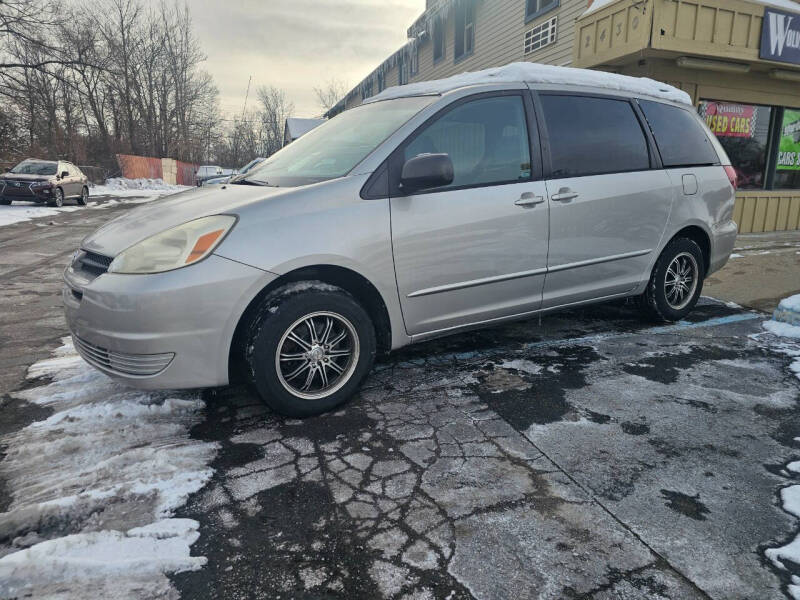 2004 Toyota Sienna LE's photo