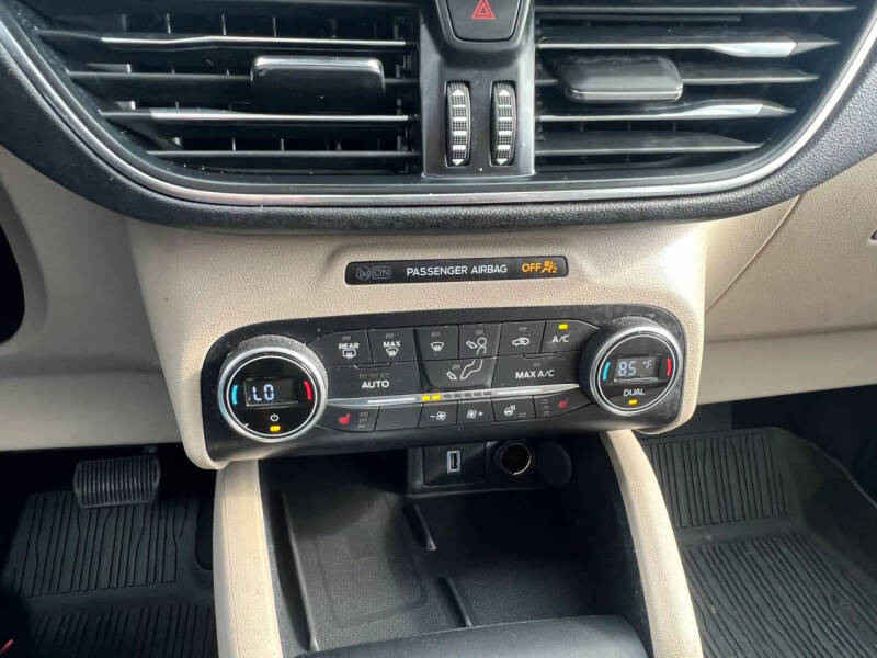 2020 Ford Escape Hybrid Titanium