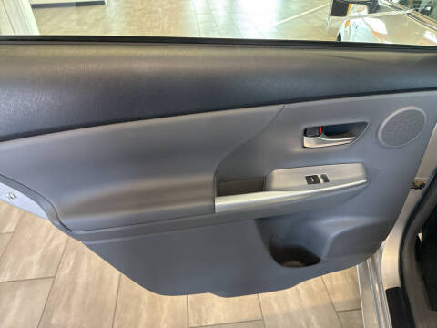 2014 Toyota Prius v Five