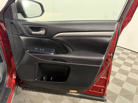 2017 Toyota Highlander SE