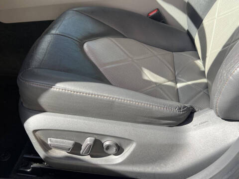 2019 Toyota Camry Hybrid XLE