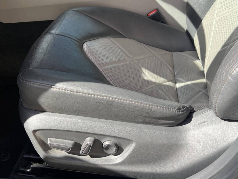 2019 Toyota Camry Hybrid XLE