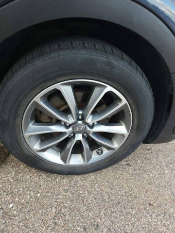 2017 Hyundai Santa Fe SE
