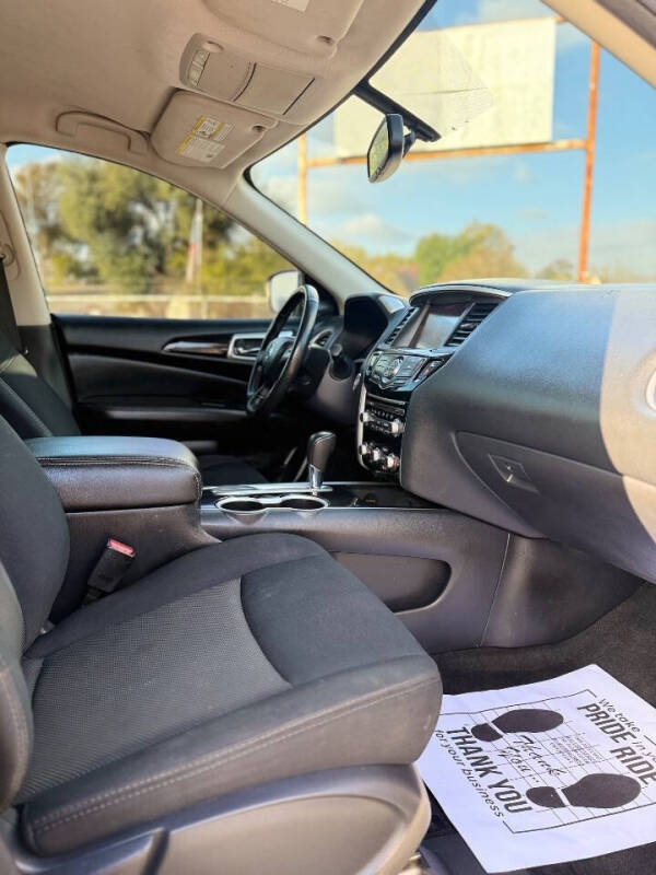 2019 Nissan Pathfinder SV