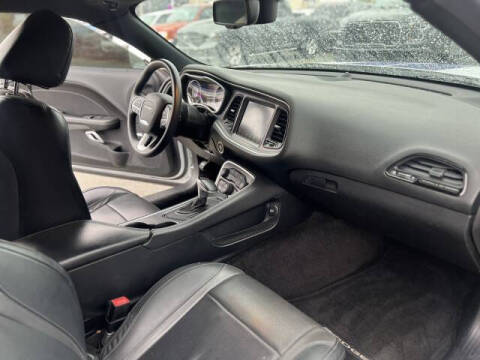 2015 Dodge Challenger SXT Plus