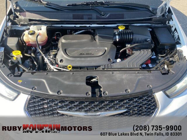 2023 Chrysler Pacifica Touring L