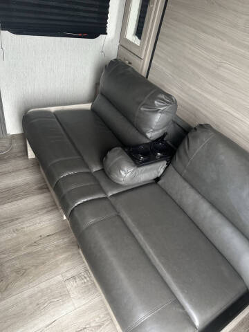 2021 Coachmen RV Freedom Express