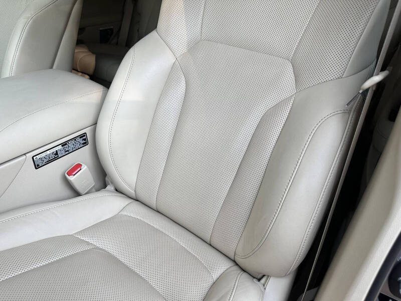 2019 Lexus LX 570 Three-Row