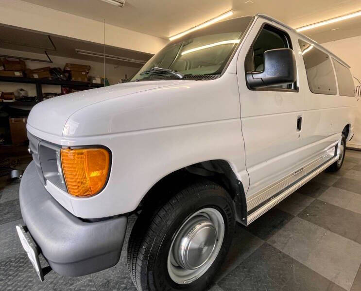 2006 Ford E-Series E-350 SD XLT