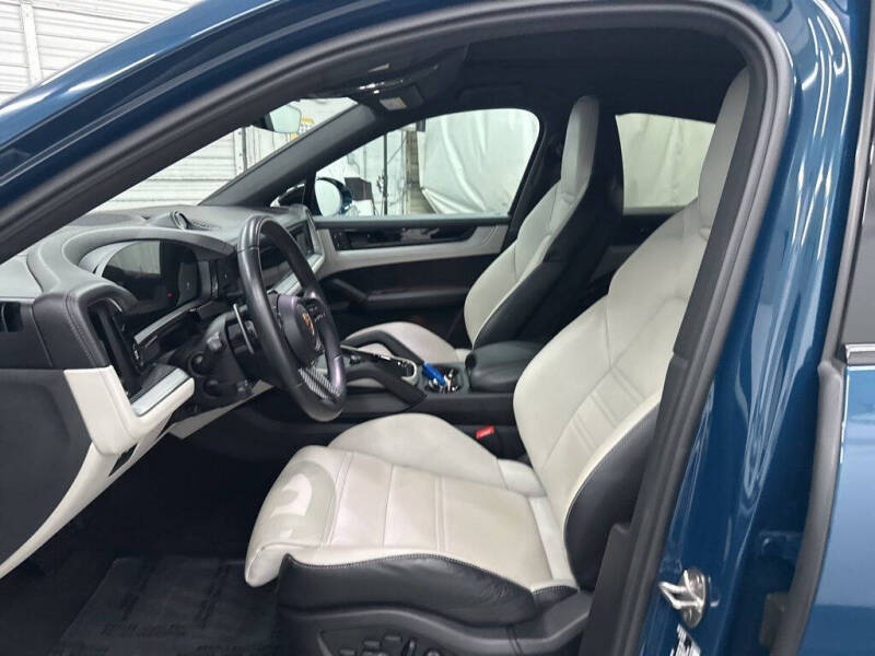 2024 Porsche Cayenne Coupe