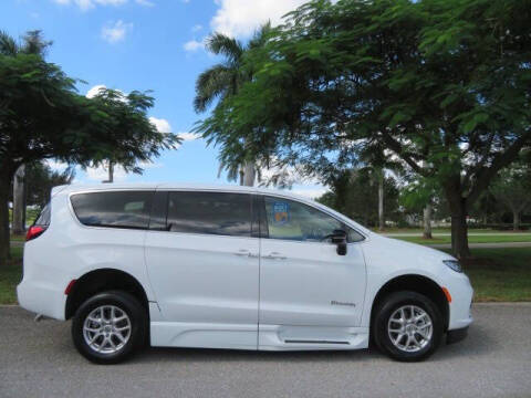 2024 Chrysler Pacifica Touring L