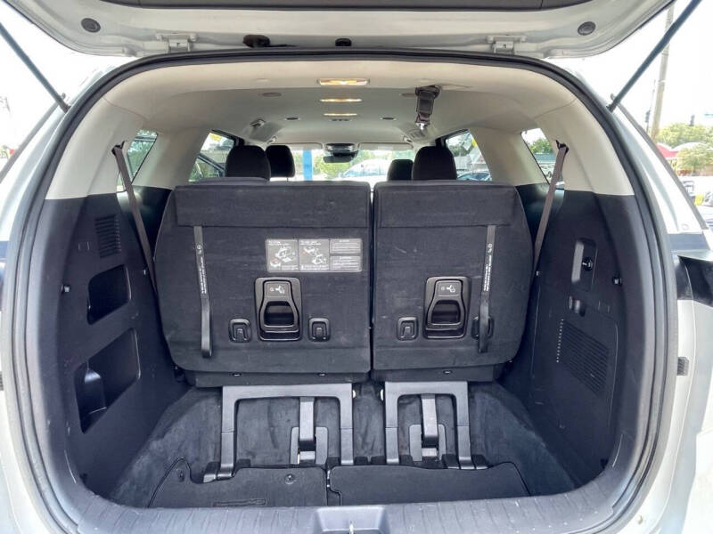 2022 Kia Carnival LX