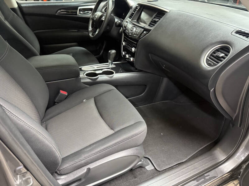 2017 Nissan Pathfinder SV