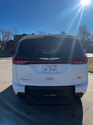 2024 Chrysler Pacifica Touring