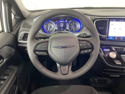 2024 Chrysler Pacifica Touring