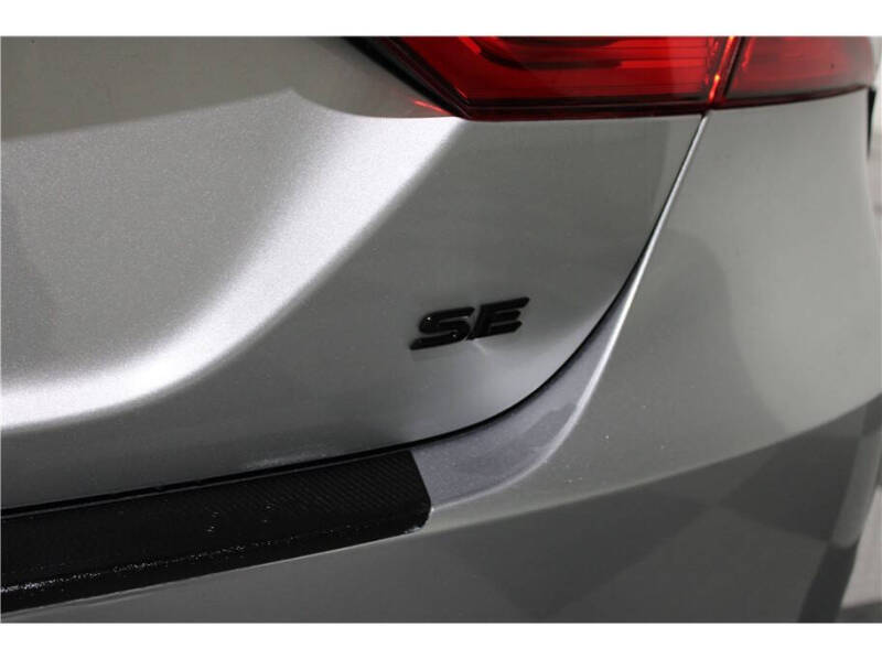 2022 Toyota Camry Hybrid SE Nightshade