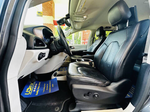 2017 Chrysler Pacifica Touring-L Plus