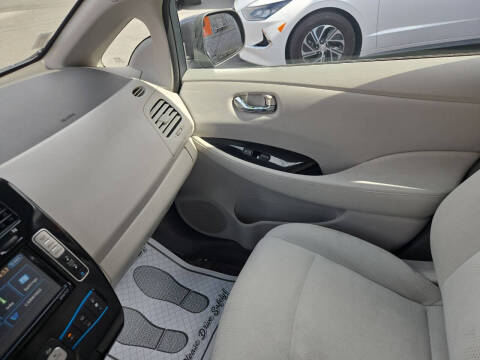 2015 Nissan LEAF SV