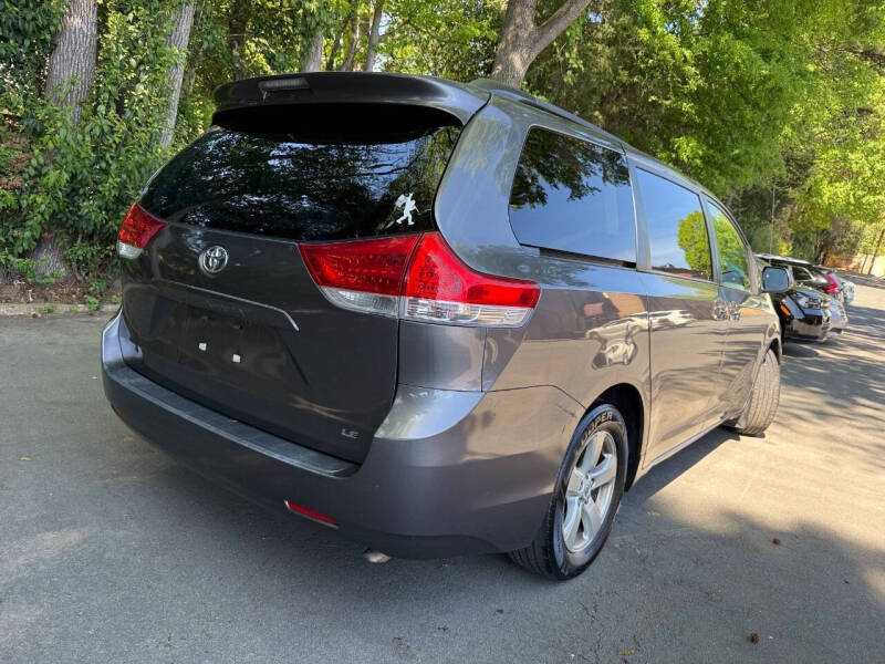 2013 Toyota Sienna LE 8-Passenger