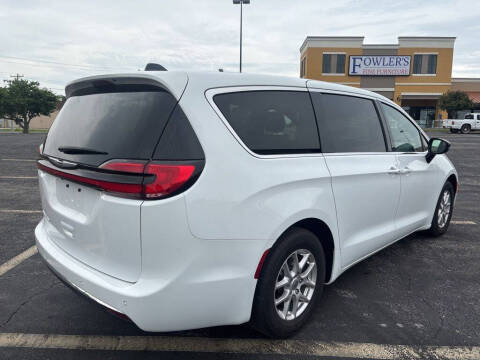 2025 Chrysler Pacifica Select
