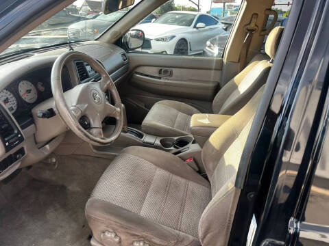 2004 Nissan Pathfinder LE Platinum
