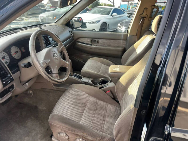 2004 Nissan Pathfinder LE Platinum