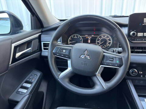 2024 Mitsubishi Outlander SE