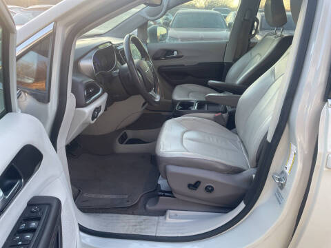 2017 Chrysler Pacifica Touring-L