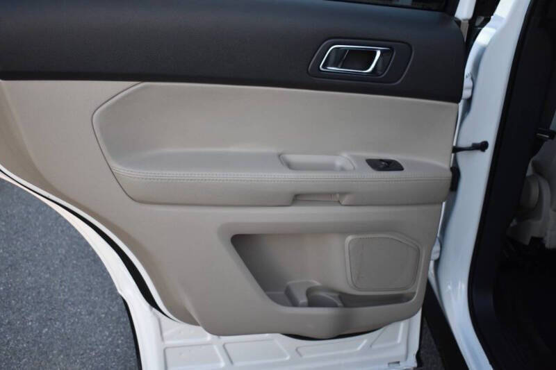 2014 Ford Explorer Base photo 36